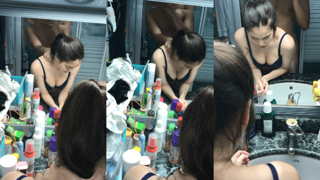 Doggy em trước gương trong nhà vệ sinh - VLXX.AS