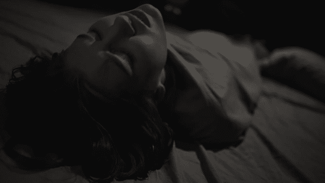 Sung sướng dưới tấm chăn - VLXX.AS