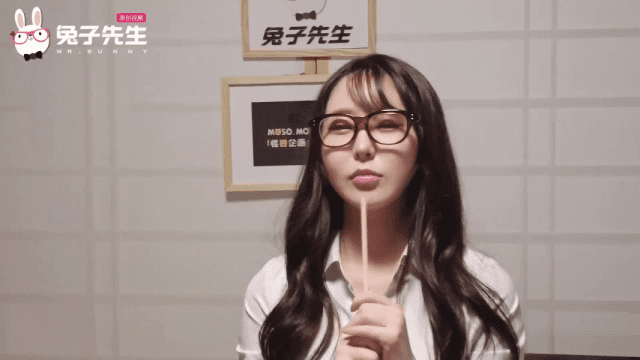 TZ100 - Hiếp dâm tập thể em gái hàng ngon đêm giao thừa - VLXX.AS