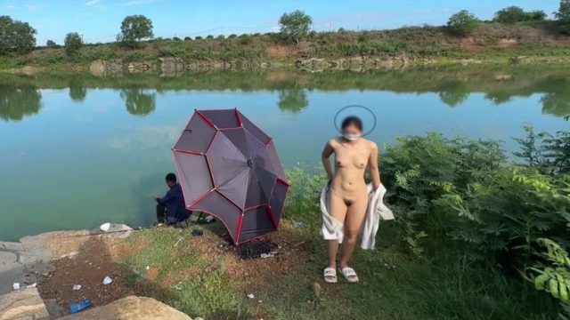 Bé người yêu ra hồ cá phô dâm mặc kệ cần thủ đang câu - VLXX.AS